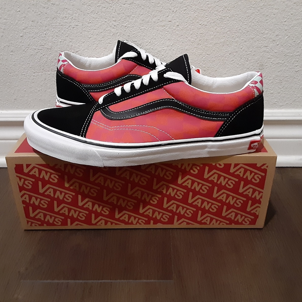 Vans - Picture 1 of 4